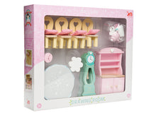 Load image into Gallery viewer, Daisylane Drawing Room