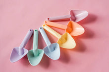 Load image into Gallery viewer, little diggers beach spade | Yellow
