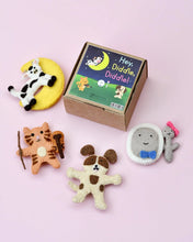 Load image into Gallery viewer, Hey Diddle Diddle Finger Puppet Set
