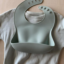 Load image into Gallery viewer, rommer co Silicone baby bib Sea Mist
